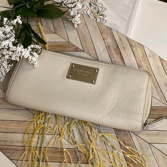 Michael Kors Handbags - Michael Kors Wallet